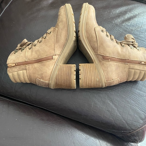 Like New! Steve Madden tie up boots - Picture 3 of 6